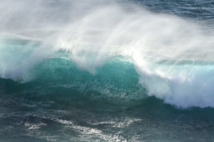 France, Ile de la Reunion, Petite-Ile sur la côte sud, vague sur la plage de Grand-Bois
