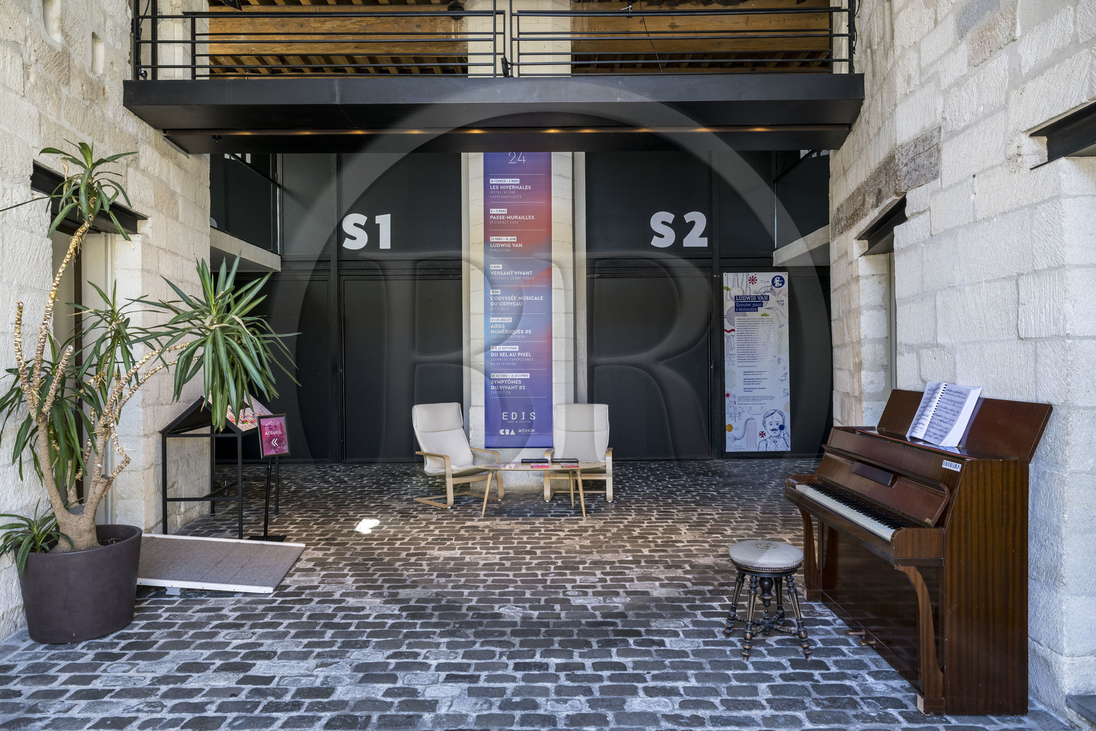 France, Vaucluse (84), Avignon, le grenier à sel devenu lieu consacré à la rencontre entre art et innovation avec une programmation pluridisciplinaire dans le champ des arts visuels et des arts vivants