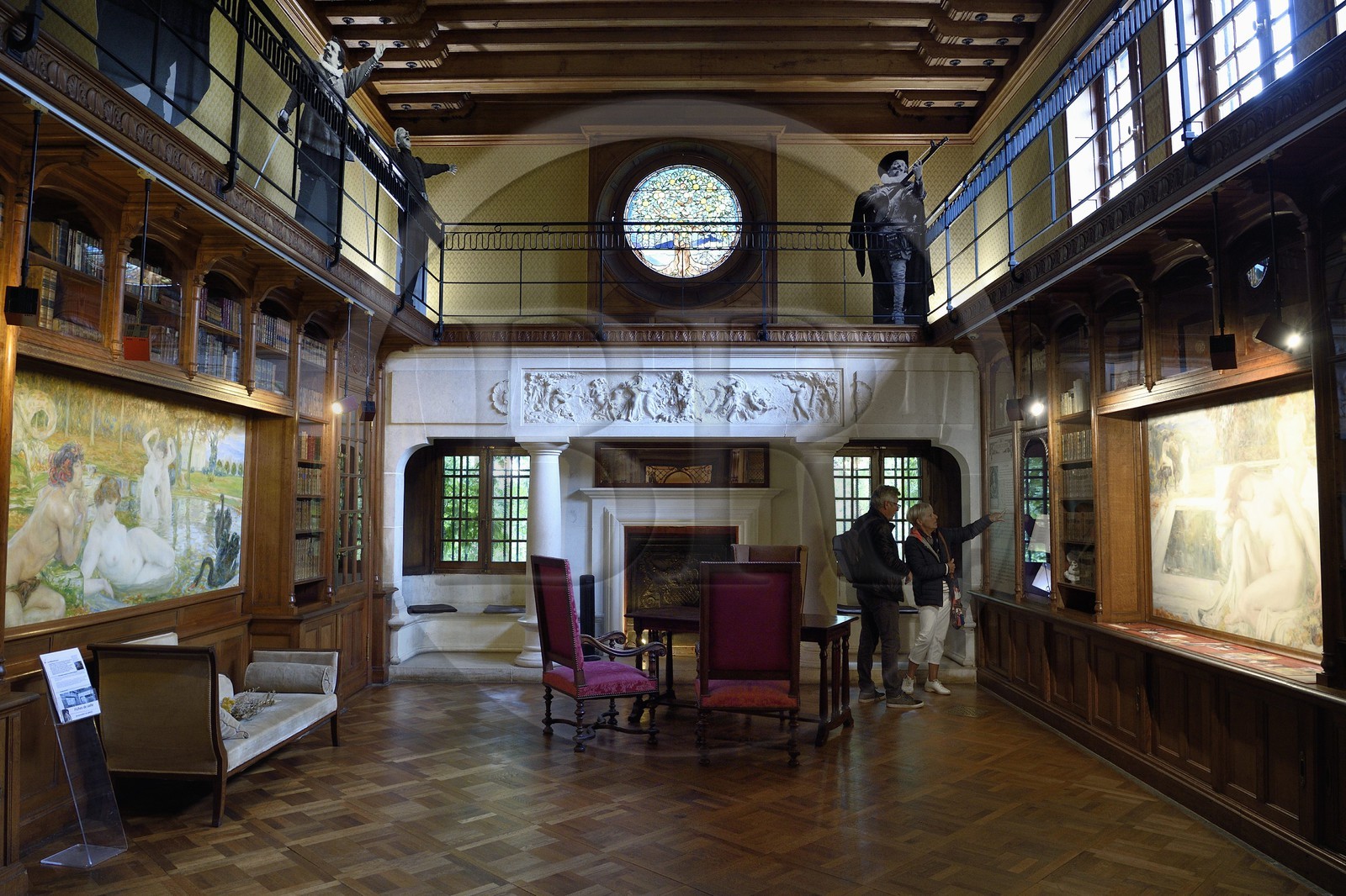 France, Pyrénées-Atlantiques (64), Pays-Basque, Cambo-les-Bains, la Villa Arnaga, musée et maison d'Edmond Rostand, la bibliothèque décorée par deux toiles d’Hélène Dufau