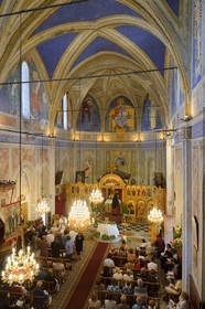 France, Corse-du-Sud (2A), Cargèse, église Saint Spyridon grecque catholique de rite oriental, messe de la fête du basilic (exaltation de la Sainte-Croix) par l’archimandrite Athanase