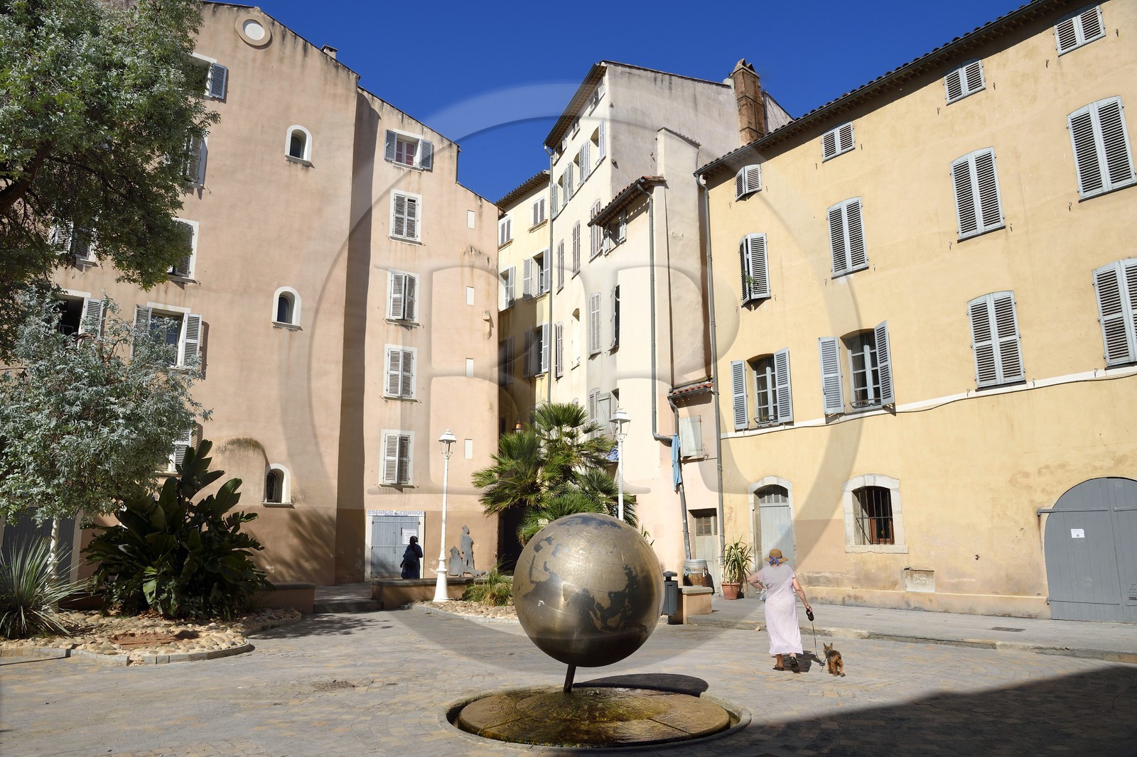 France, Var, Toulon, little Chicago district, place du Globe