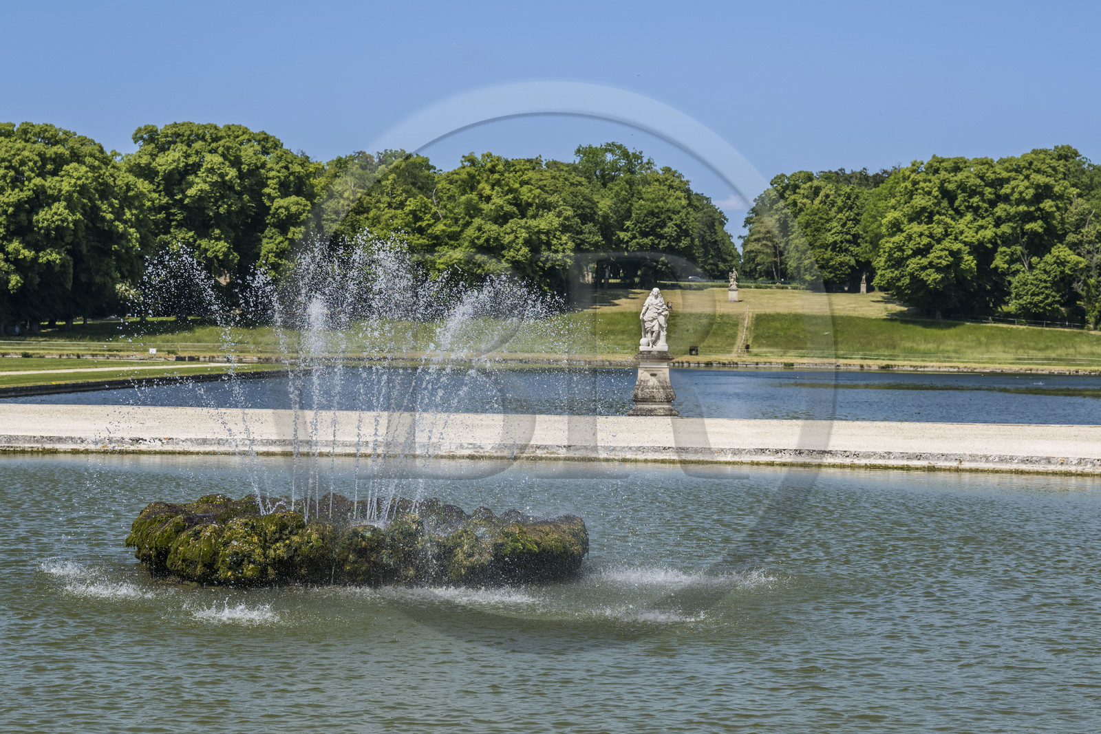 France, Oise (60), Chantilly, le chateau de Chantilly, bassins des parterres