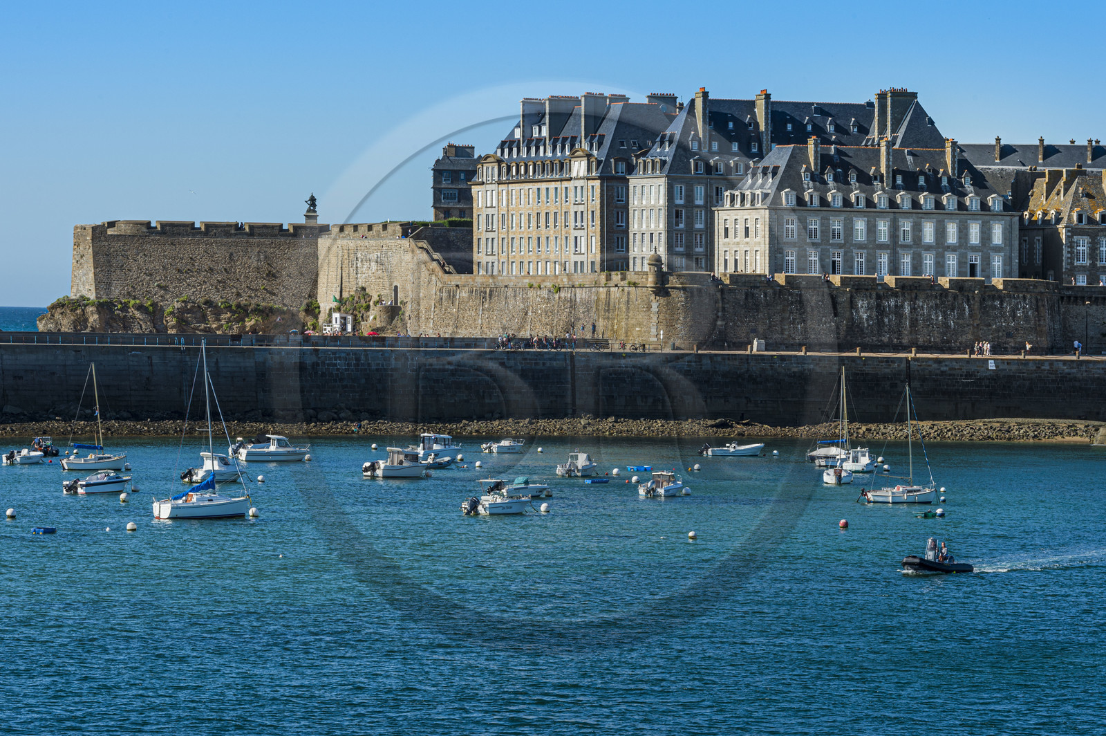 France, Ille-et-Vilaine (35), Côte d'Emeraude, Saint-Malo, la ville close à l'entrée du port