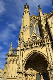 France, Moselle (57), Metz, la cathédrale Saint-Etienne en pierre de Jaumont, le portail de la Vierge, obstrué au XVIIIe siècle puis restauré en 1885