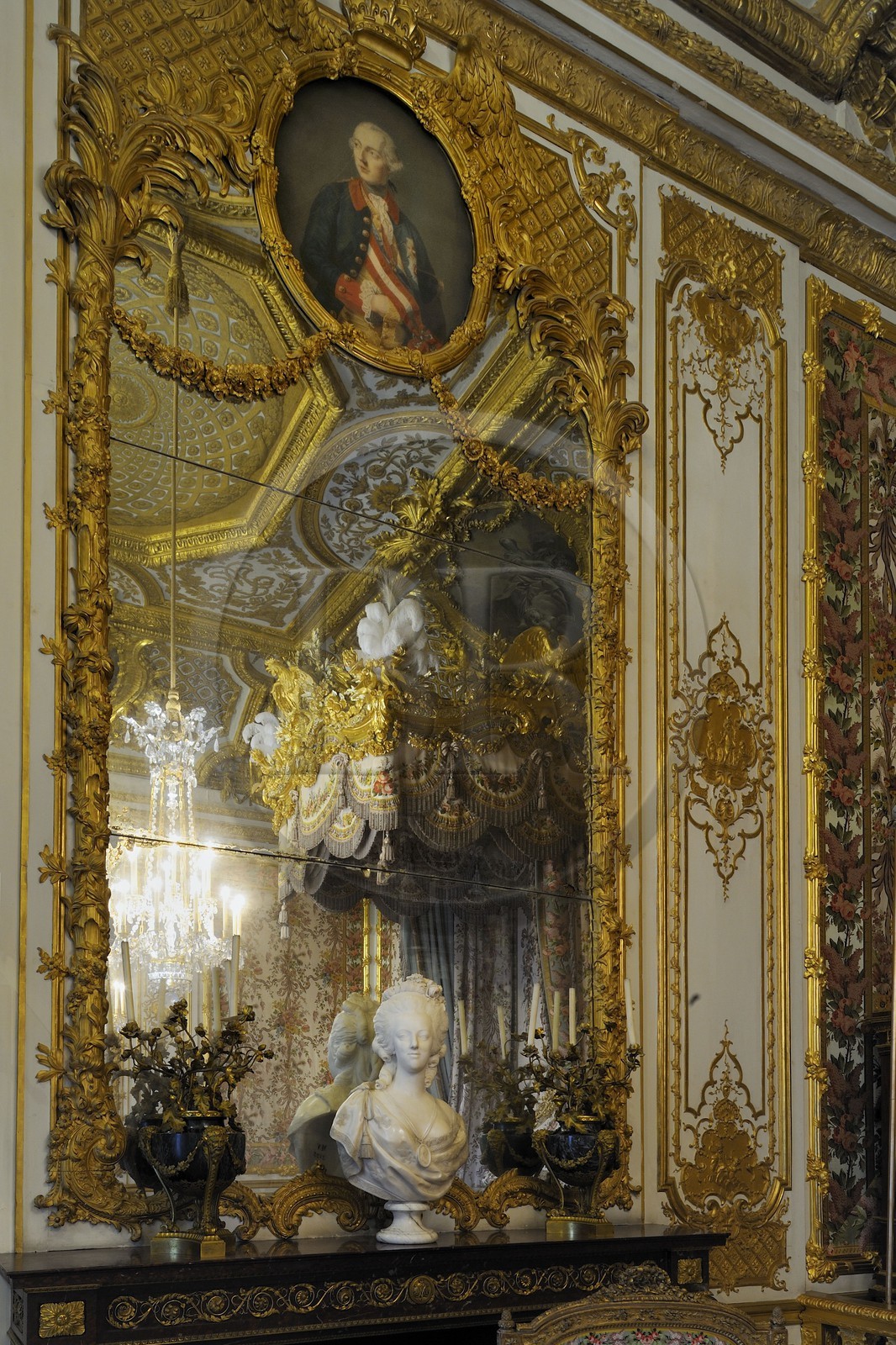 France, Yvelines, Chateau de Versailles, listed as World Heritage by UNESCO, Les Grands Appartements (State Apartments), the Queen's bedroom, Marie Antoinette's bust