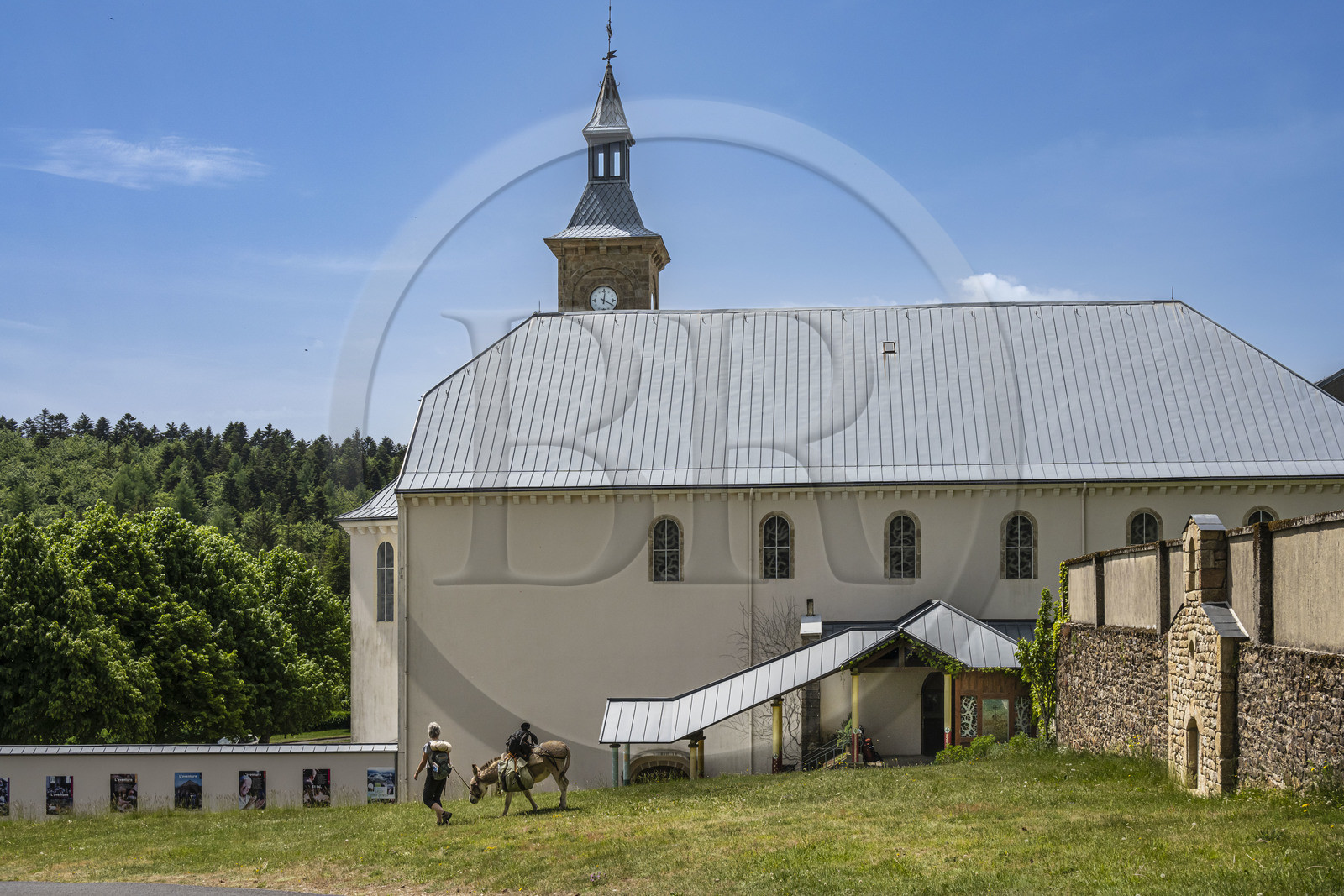 France, Ardèche (07), Saint-Laurent-les-Bains, l'abbaye Notre-Dame-des-Neiges sur le chemin de Stevenson (GR 70)
