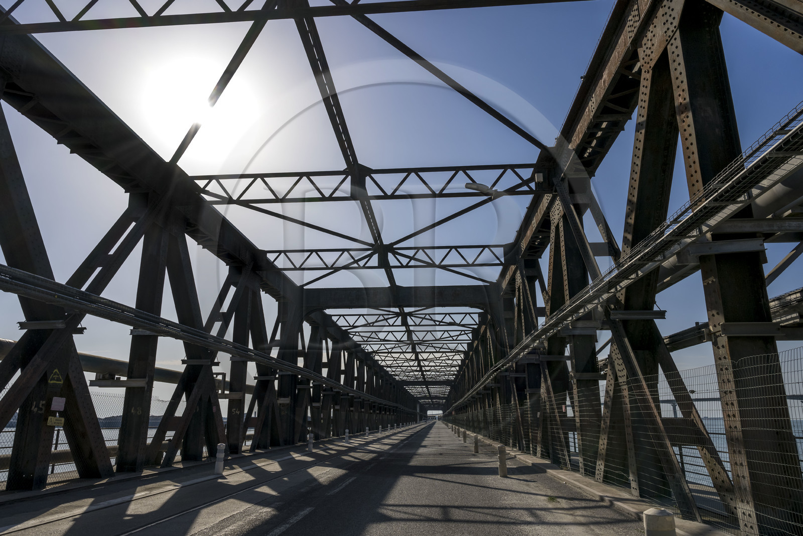 France, Charente-Maritime (17), La Rochelle, le Port Atlantique La Rochelle, port de commerce La Pallice, le pont menant au mole d'escale