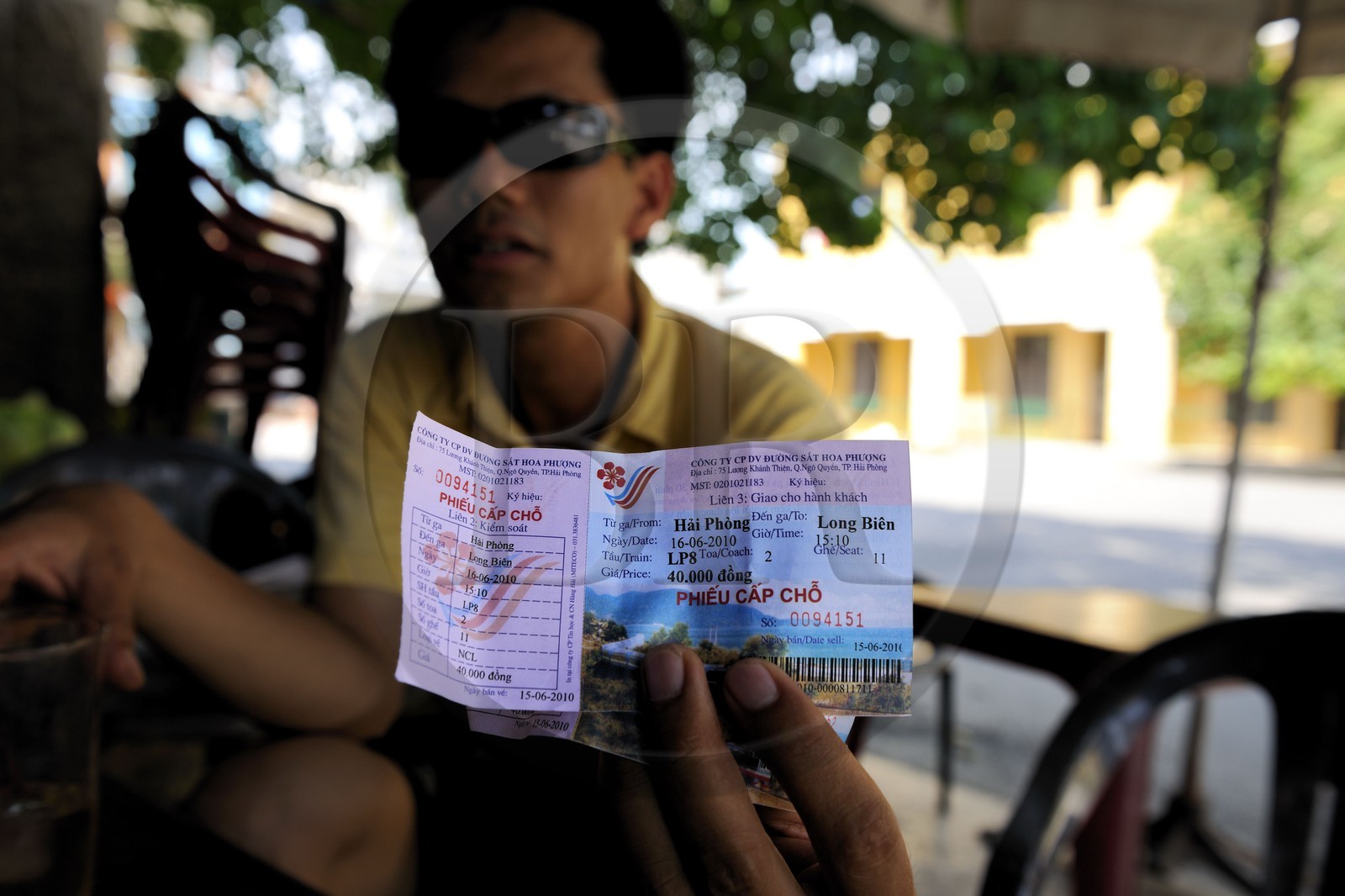 Vietnam, Haiphong, la gare, ticket de train pour Hanoï