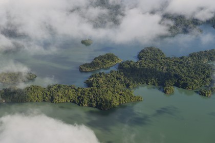 Panama, Canal de Panama, ilots sur le lac Gatun (vue aérienne)