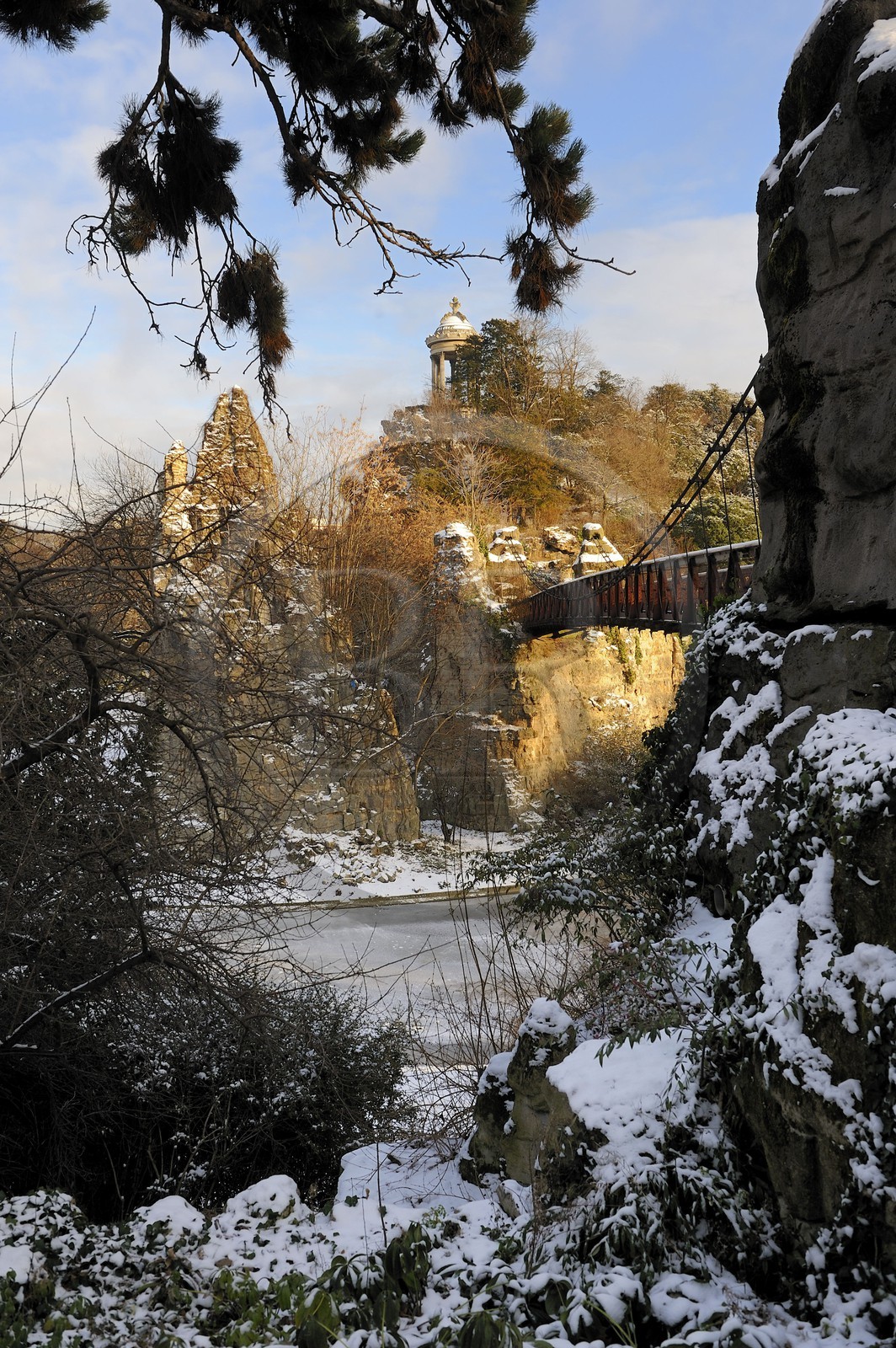 France, Paris (75), parc des Buttes Chaumont sous la neige