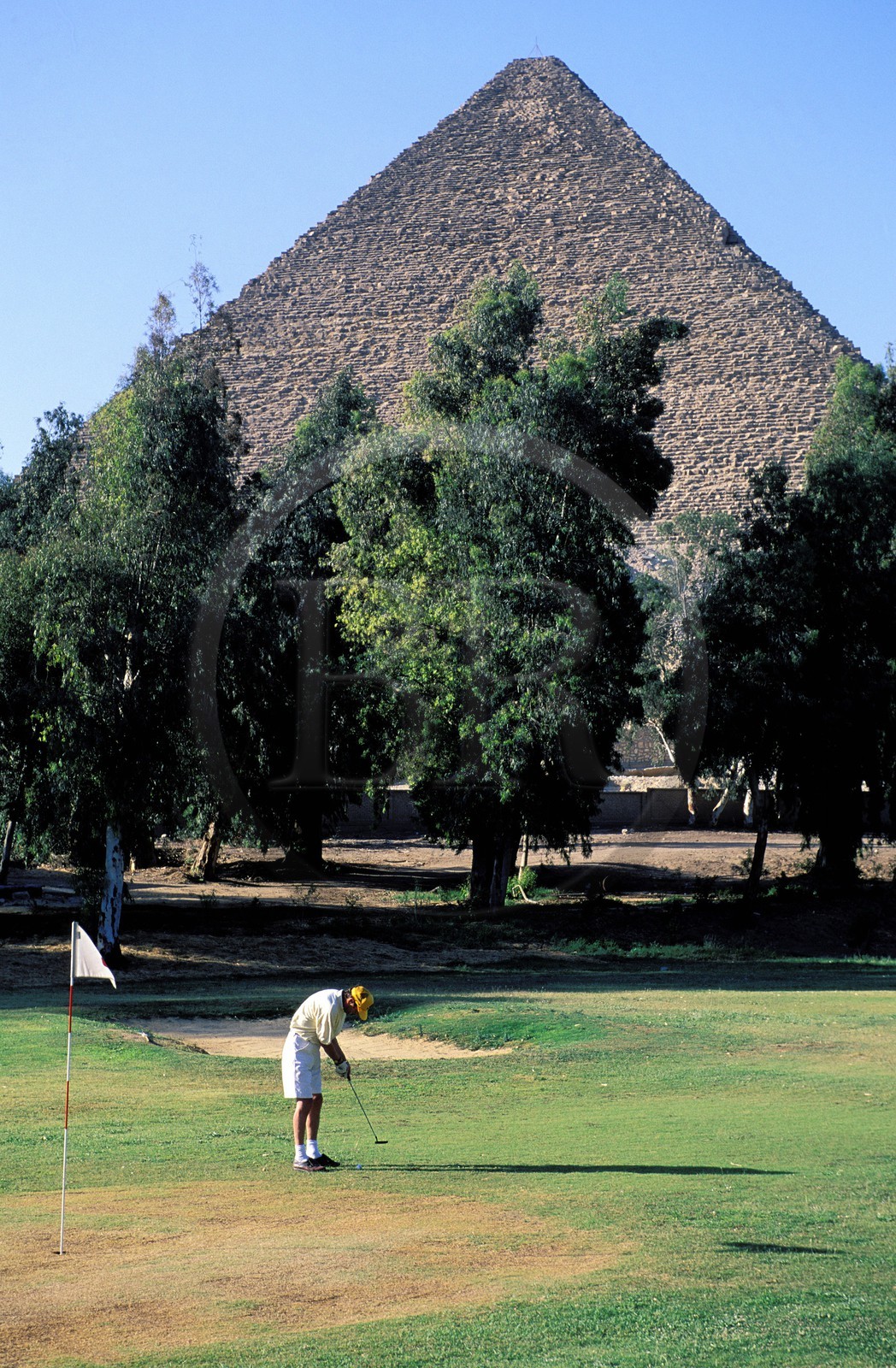 Egypt, Cairo, golf court behind the Giza pyramids