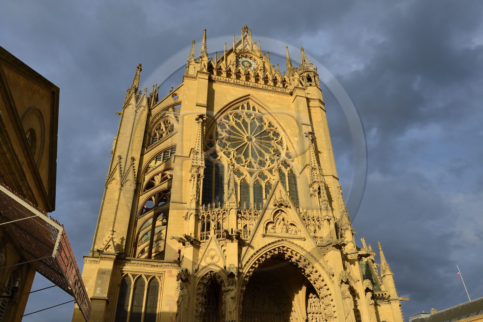 France, Moselle (57), Metz, la cathédrale Saint-Etienne en pierre de Jaumont, la facade occidentale au-dessus du portail principal