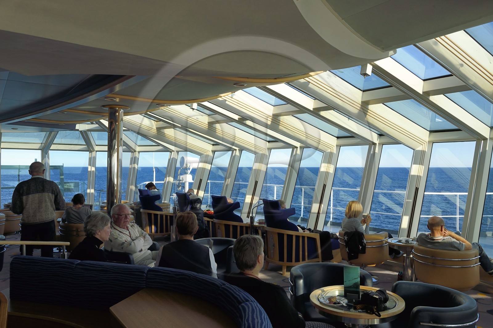 Groenland, cote ouest, bateau de croisière MS Fram de la compagnie Hurtigruten, le salon panoramique