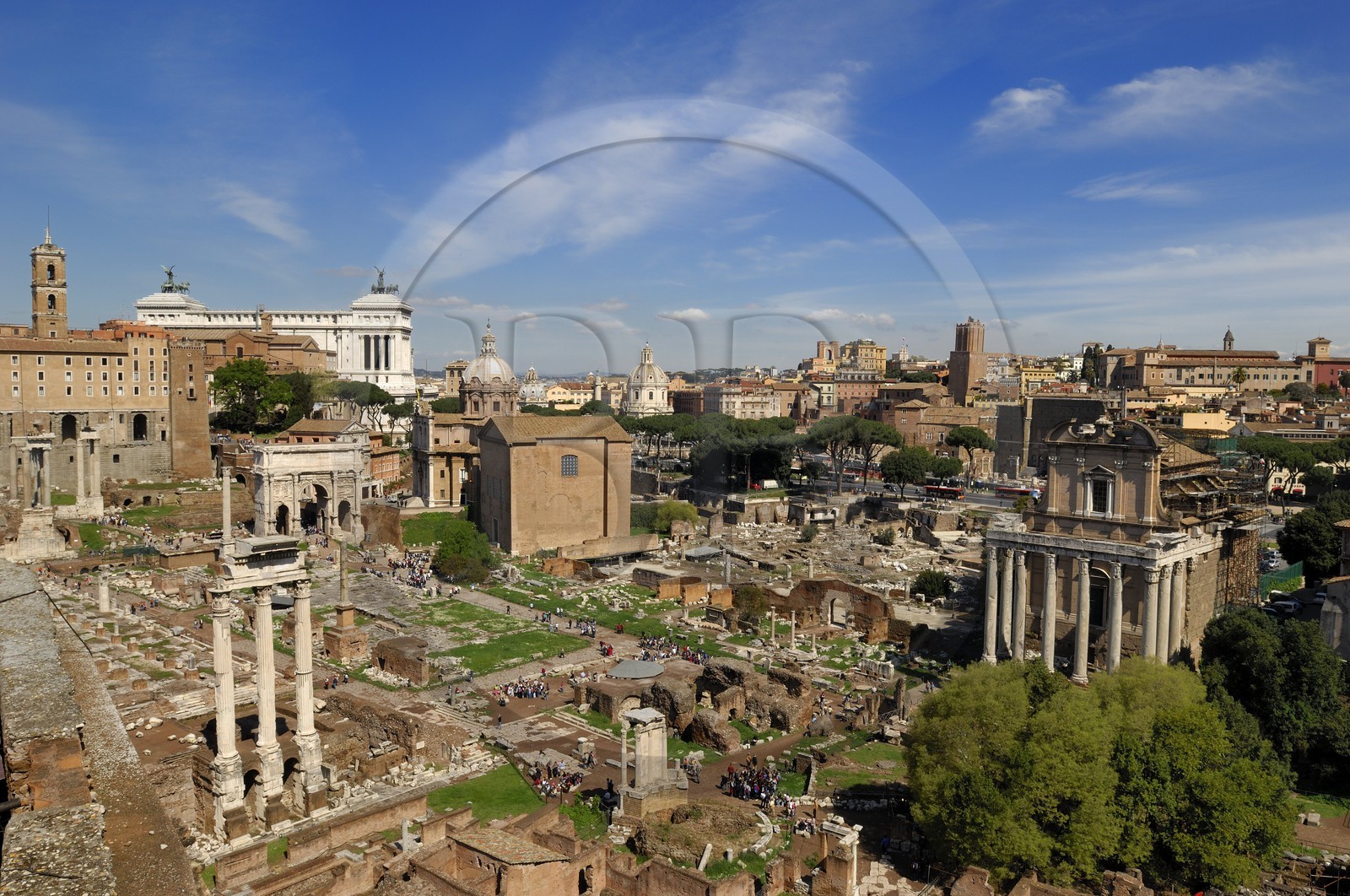 Italie, Latium, Rome, centre historique classé Patrimoine Mondial de l'UNESCO, le forum Romain et Arc de triomphe de Septime Sévère (Septimius Severus)