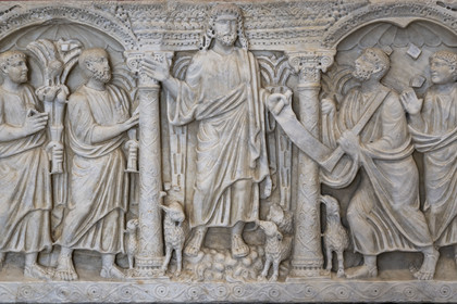 France, Bouches-du-Rhône (13), Arles, musée départemental Arles antique, sarcophage dit de la remise de la Loi à Saint-Pierre provenant du site des Alyscamps et datant de la fin du IVe siècle