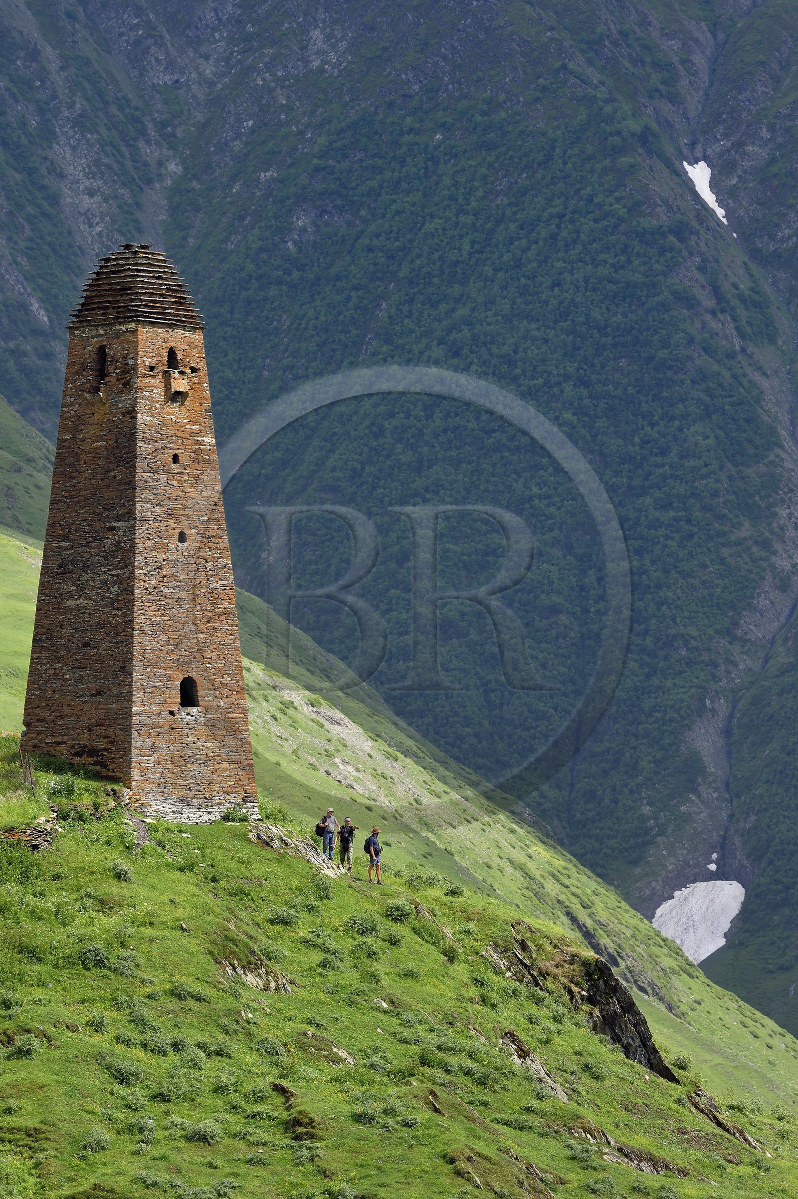 Georgia, Kakheti, Tusheti National Park, Alazani River Valley in the mountains of Pirikiti, medieval defensive tower of the ancient village of Parsma (Baso)