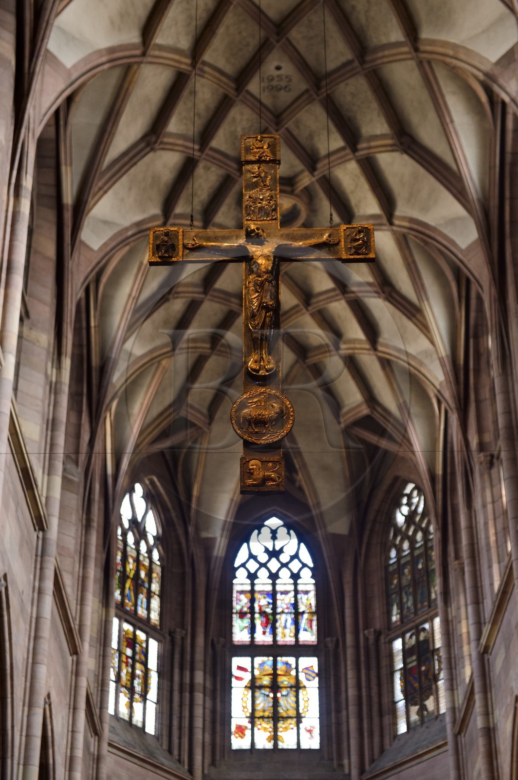 Allemagne, Bade-Wurtemberg, Fribourg en Brisgau, la cathédrale (Munster), le crucifix roman («Boecklin Kreuz, 1210) placé haut au-dessus de l'autel dans la traversée