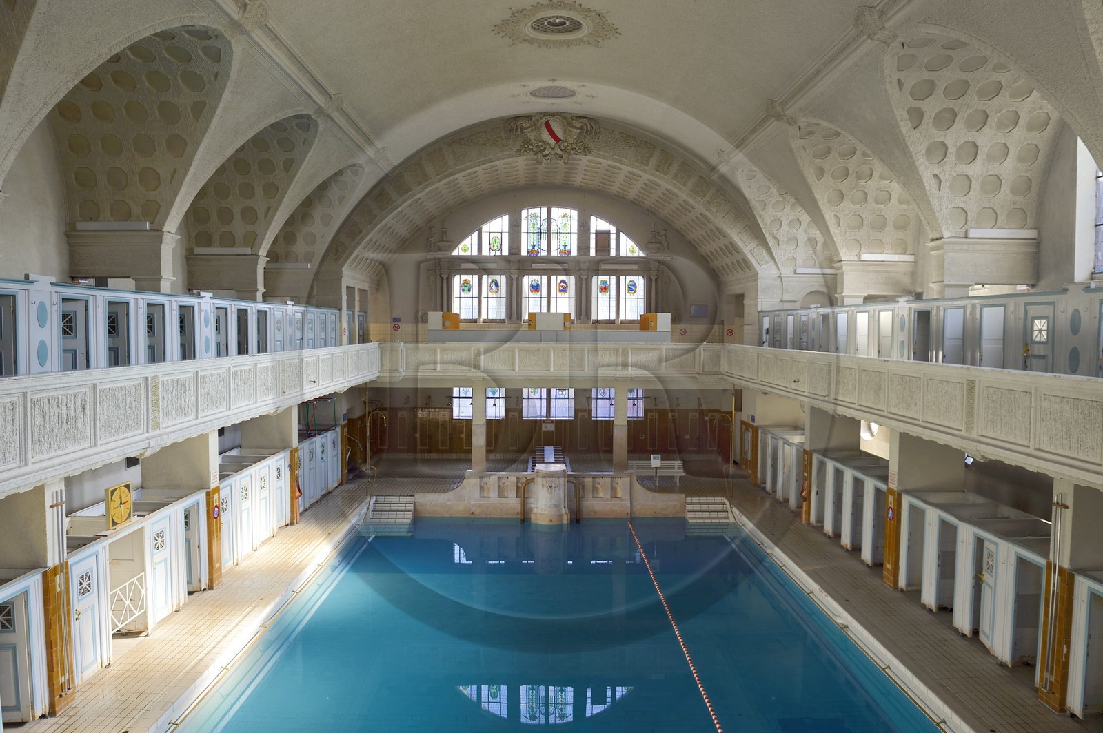 France, Bas-Rhin (67), Strasbourg, quartier de la Neustadt datant de la periode allemande, les Bains Municipaux (1901), piscine