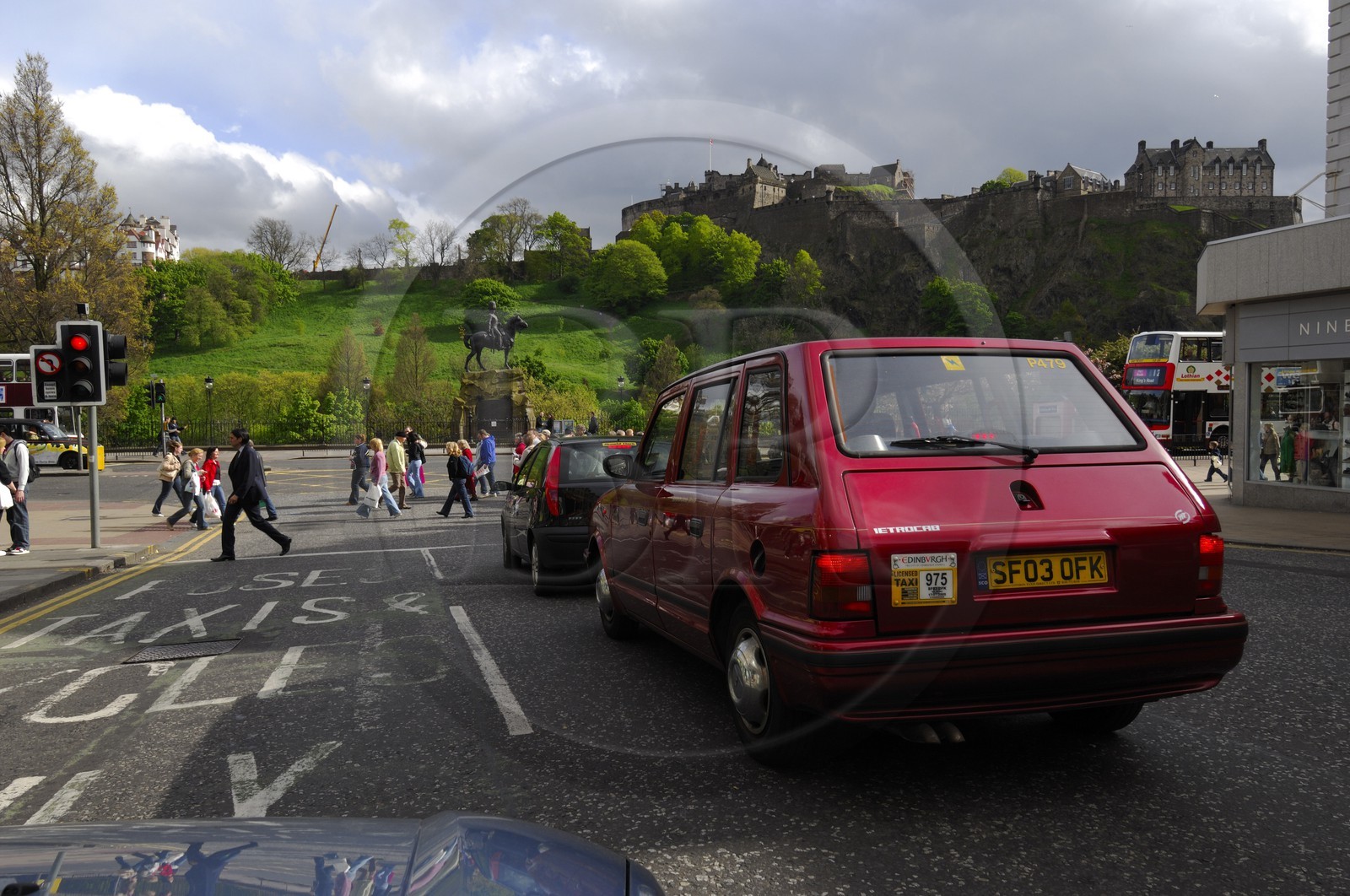 United Kingdom, Scotland, Edinburgh, listed as World Heritage by UNESCO, castle overlooking Princes street gardens
