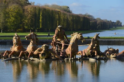 France, Yvelines (78), parc du château de Versailles, classé Patrimoine Mondial de l'UNESCO, le bassin d' Apollon et le Grand Canal