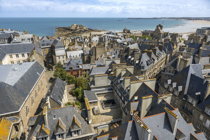 France, Ille et Vilaine, Cote d'Emeraude (Emerald Coast), Saint-Malo intramural, view of the city from the top of the cathedral bell tower towards the North,  the Fort National and the castle in the background
