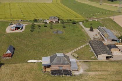 France, Seine-Maritime (76), Saint-Wandrille-Rançon, ferme (vue aérienne)