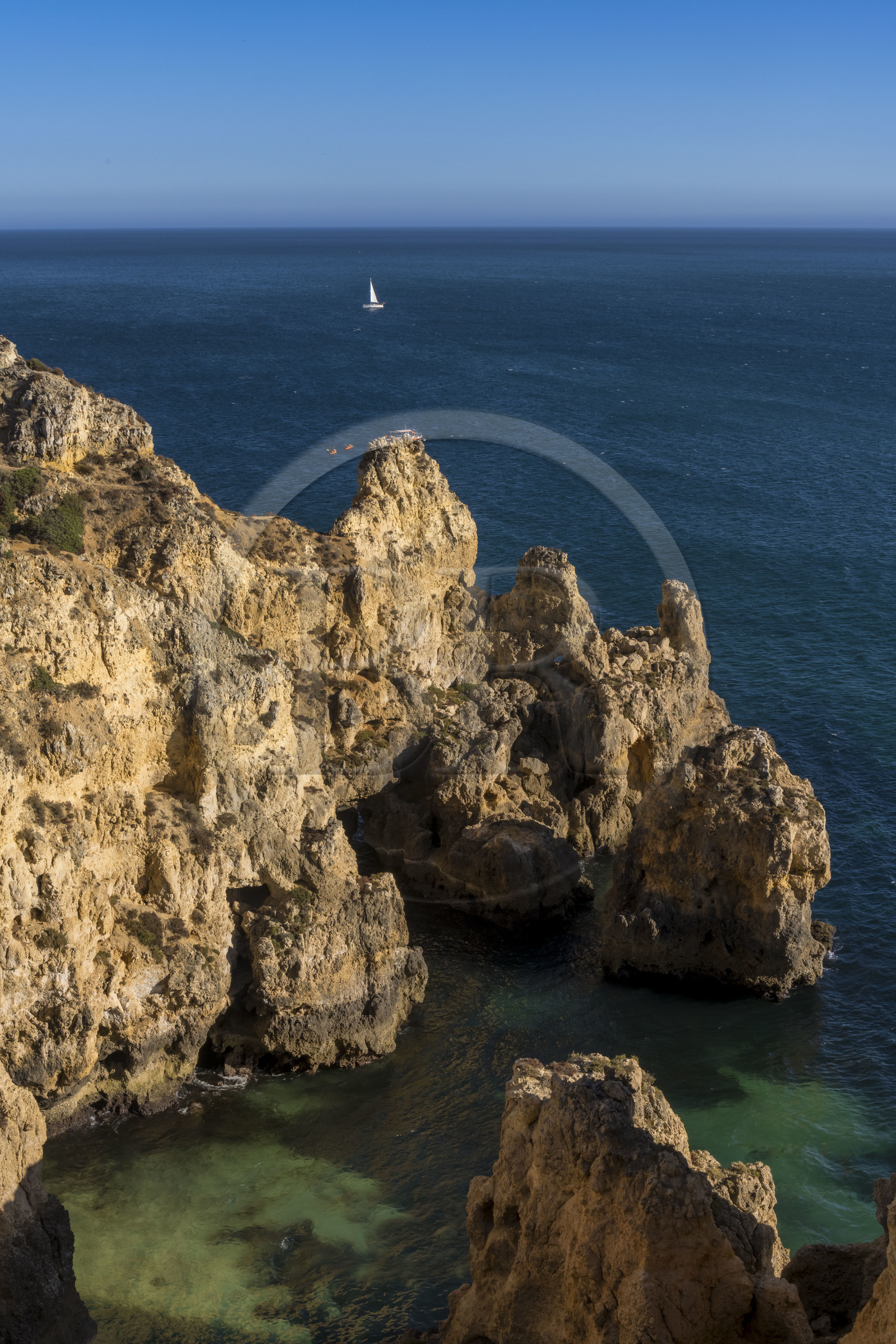 Portugal, Algarve, Lagos, steep cliffs of Ponta da Piedade