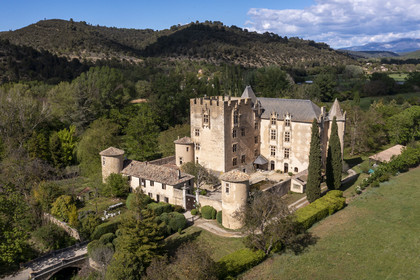 France, Alpes-de-Haute-Provence (04), Parc Naturel Régional du Verdon, Allemagne-en-Provence, le chateau (vue aérienne)