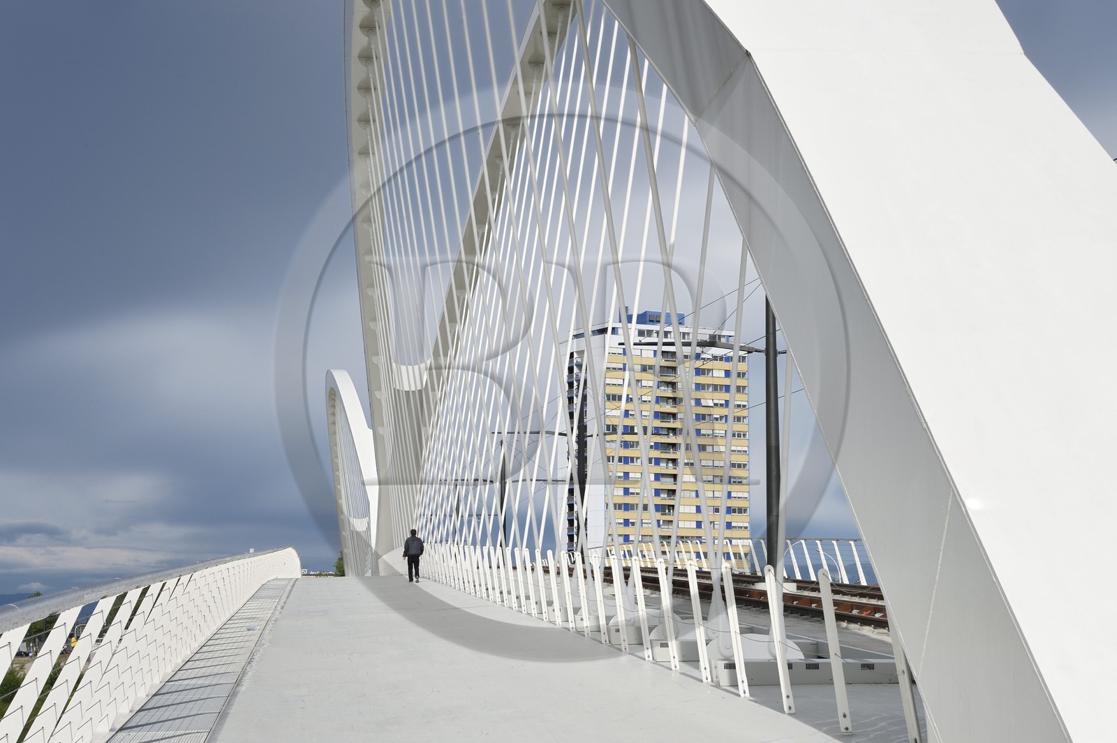 France, Bas-Rhin (67), Strasbourg, le pont piéton, vélo et du tram de la ligne D sur le Rhin reliant Strasbourg à Kehl en Allemagne inauguré le 28 avril 2017 appelé pont Beatus Rhenanus