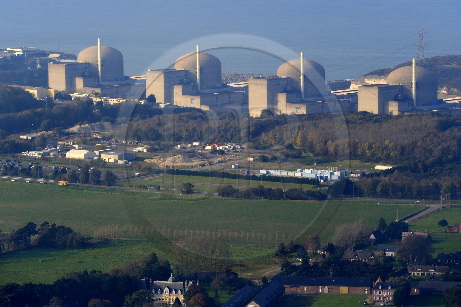 France, Seine-Maritime (76), La centrale nucléaire de Paluel (vue aérienne)