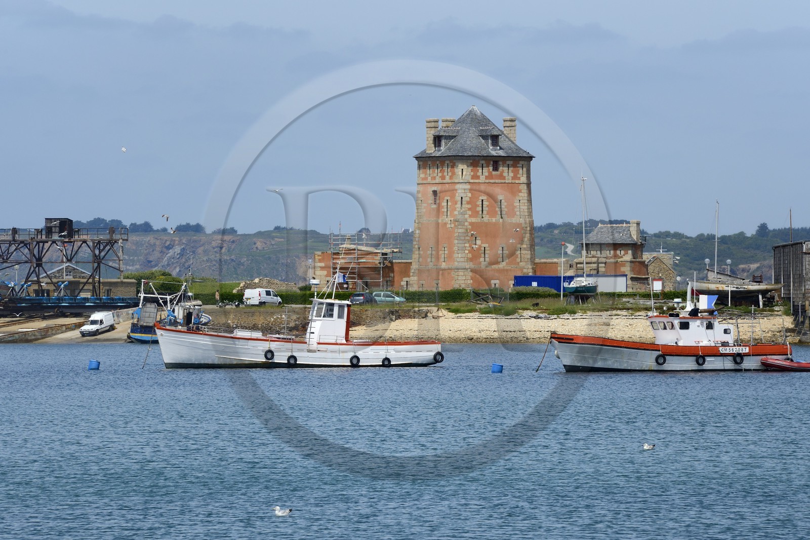 France, Finistère (29), , Mer d'Iroise, parc naturel régional d'Armorique, Presqu'île de Crozon, Camaret-sur-Mer, la tour Vauban classée au Patrimoine mondial de l'UNESCO, tour polygonale défensive construite sur un plan de Vauban au XVIIe siècle