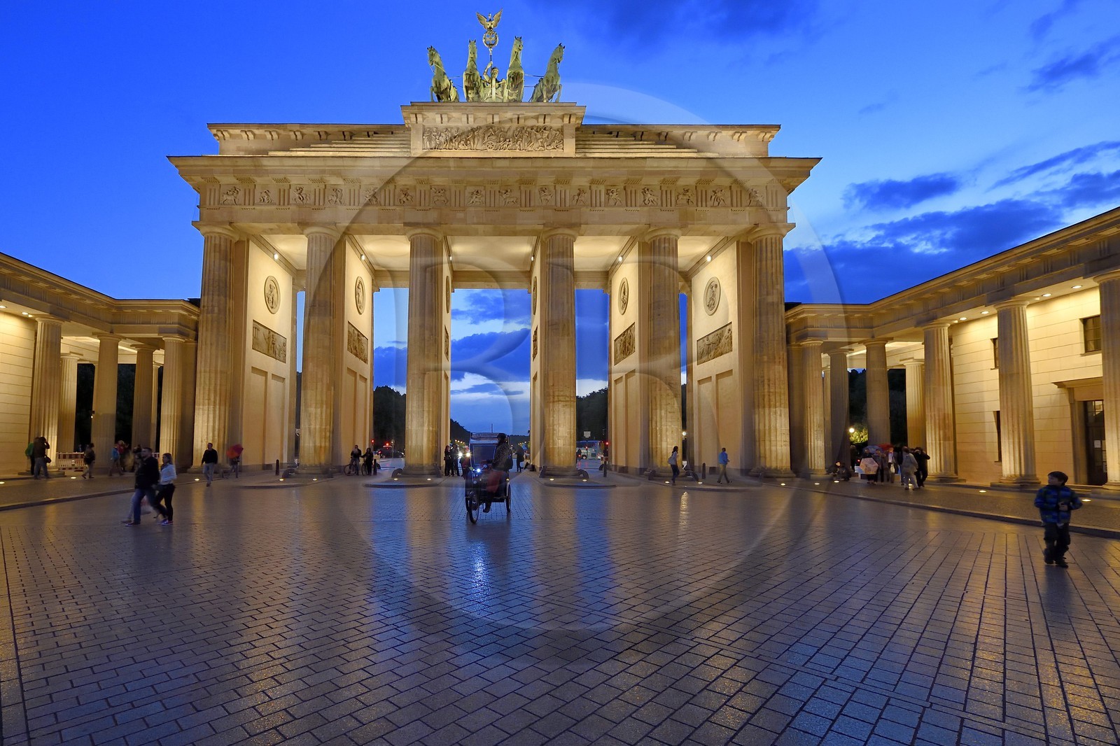Germany, Berlin, Brandenburg Gate on the Under den Linden Avenue and Pariser platz