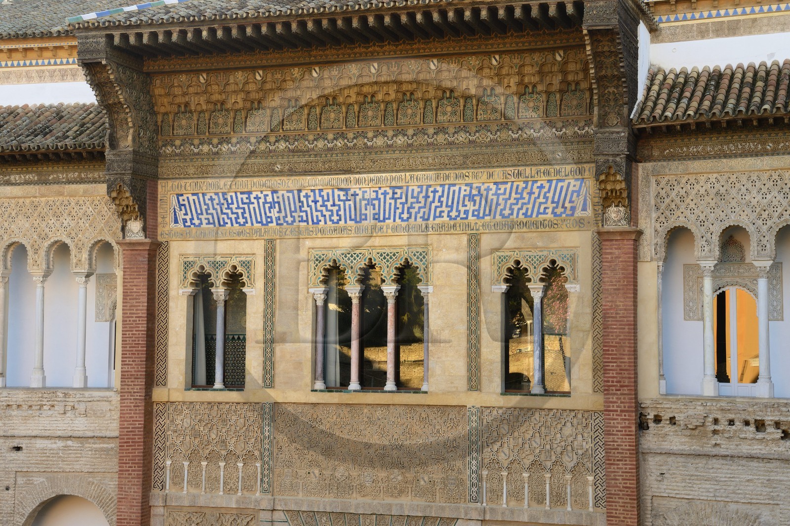 Espagne, Andalousie, Séville, Alcazar de Séville (Reales Alcazares de Sevilla), classé Patrimoine Mondial de l'UNESCO, façade du palais du roi don Pedro (Palacio de Pedro I)