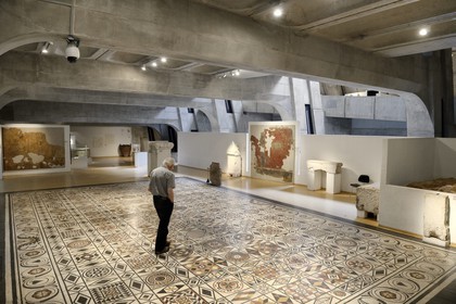 France, Rhône (69), Lyon, site historique classé Patrimoine Mondial de l'UNESCO, colline de Fourvière, musée gallo-romain de Fourvière, mosaïque aux Svastikas qui provient d'une grande maison au sommet de la colline de Fourvière