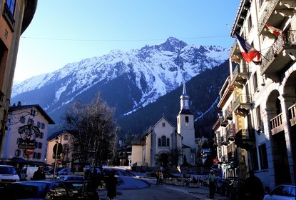France, Haute-Savoie (74), Chamonix, (Mont-Blanc), avenue de l' église et le Brévent