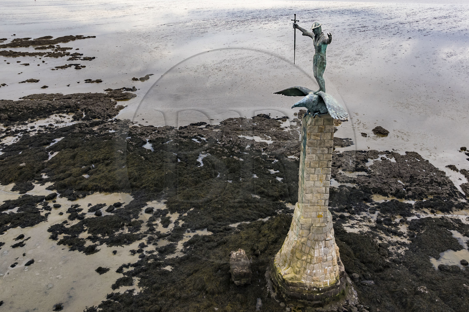 France, Loire-Atlantique (44), Estuaire de la Loire, Saint-Nazaire, Monument Americain appelé Sammy édifié en mémoire du débarquement américain du 26 juin 1917 à Saint-Nazaire (vue aérienne)