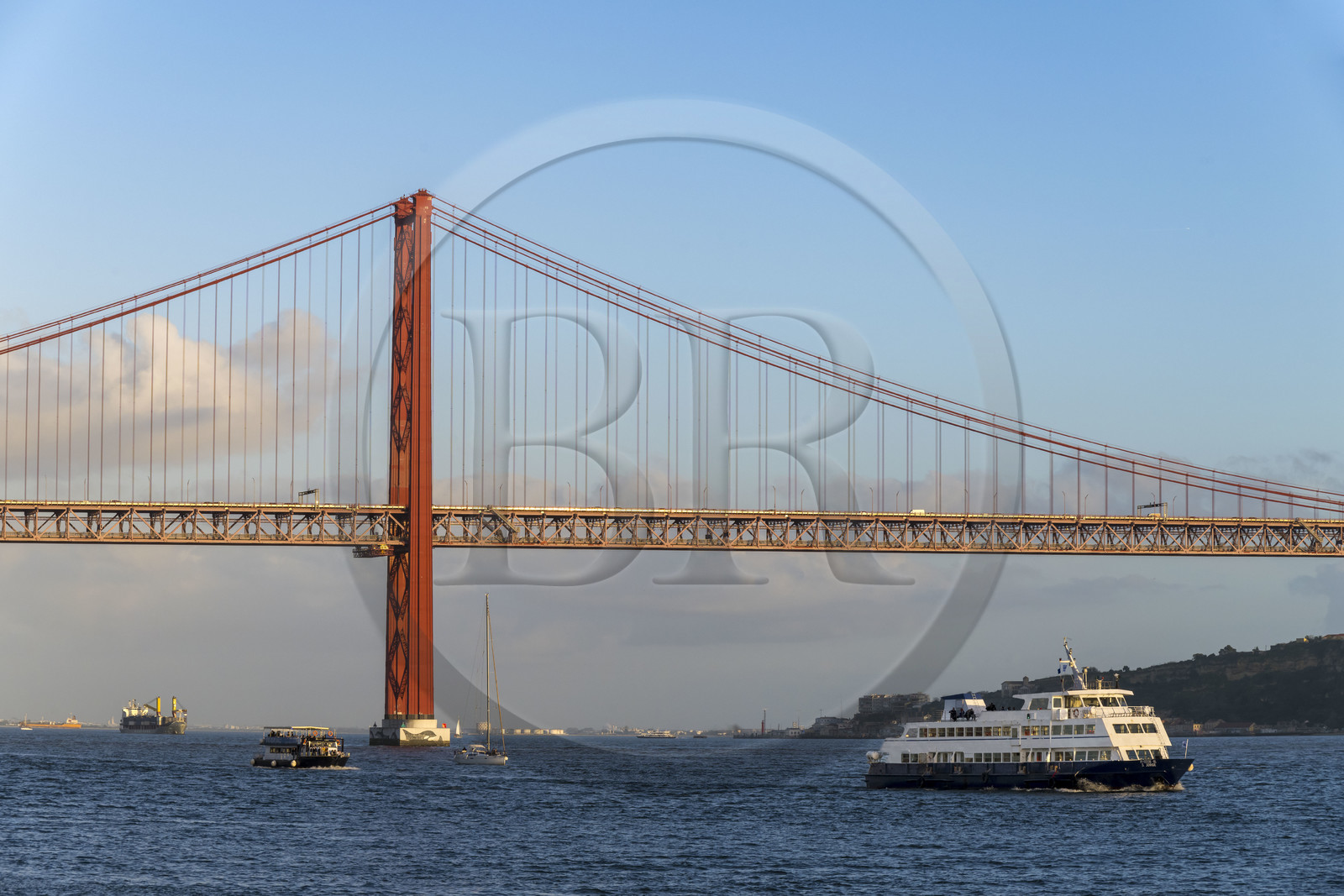 Portugal, Lisbonne, le pont du 25 de Abril sur le Tage