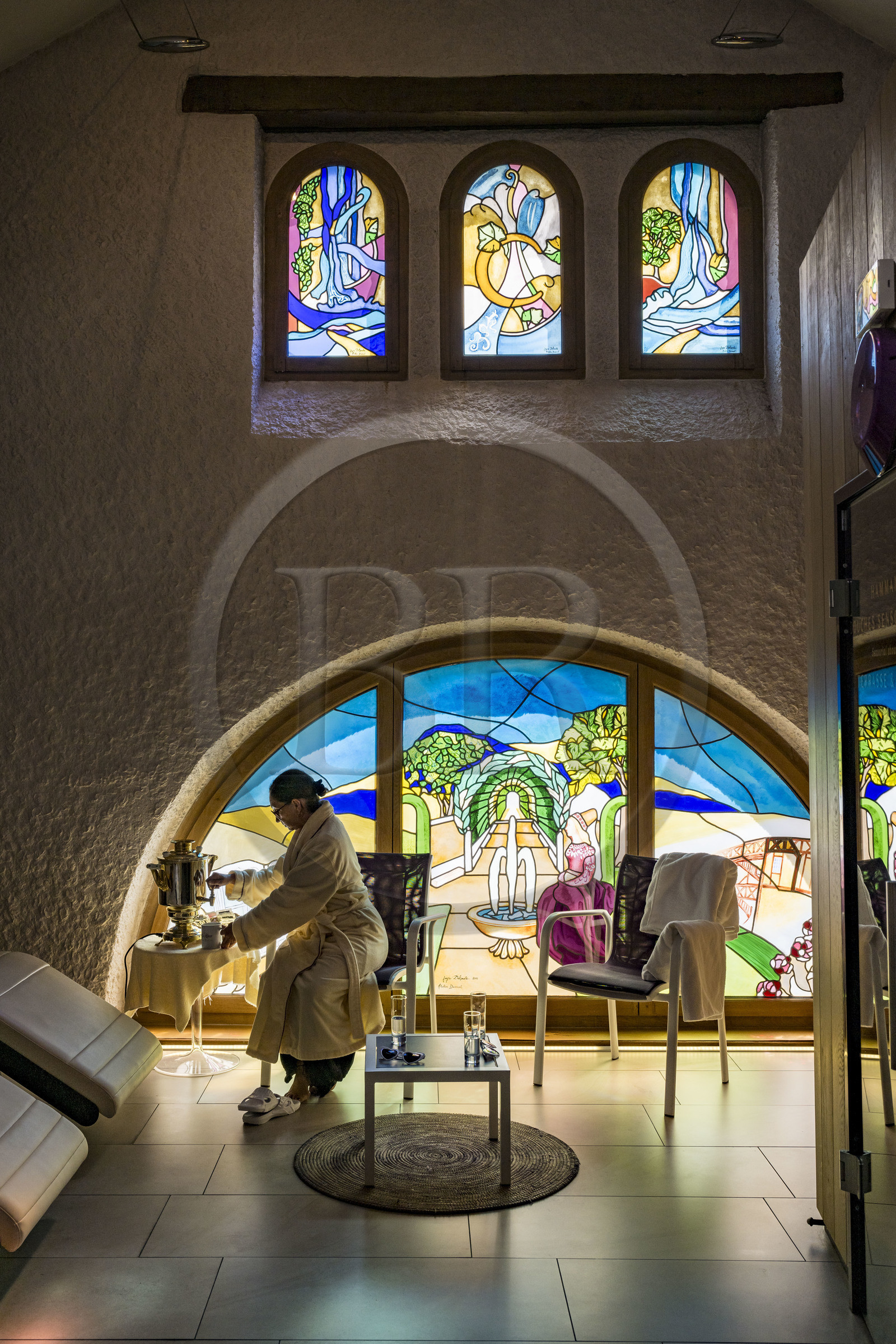 France, Côte-d'Or (21), les climats de Bourgogne classés Patrimoine Mondial de l'UNESCO, Beaune, Hotel Le Cep, le Spa avec un vitrail créé par Joyce Delimata