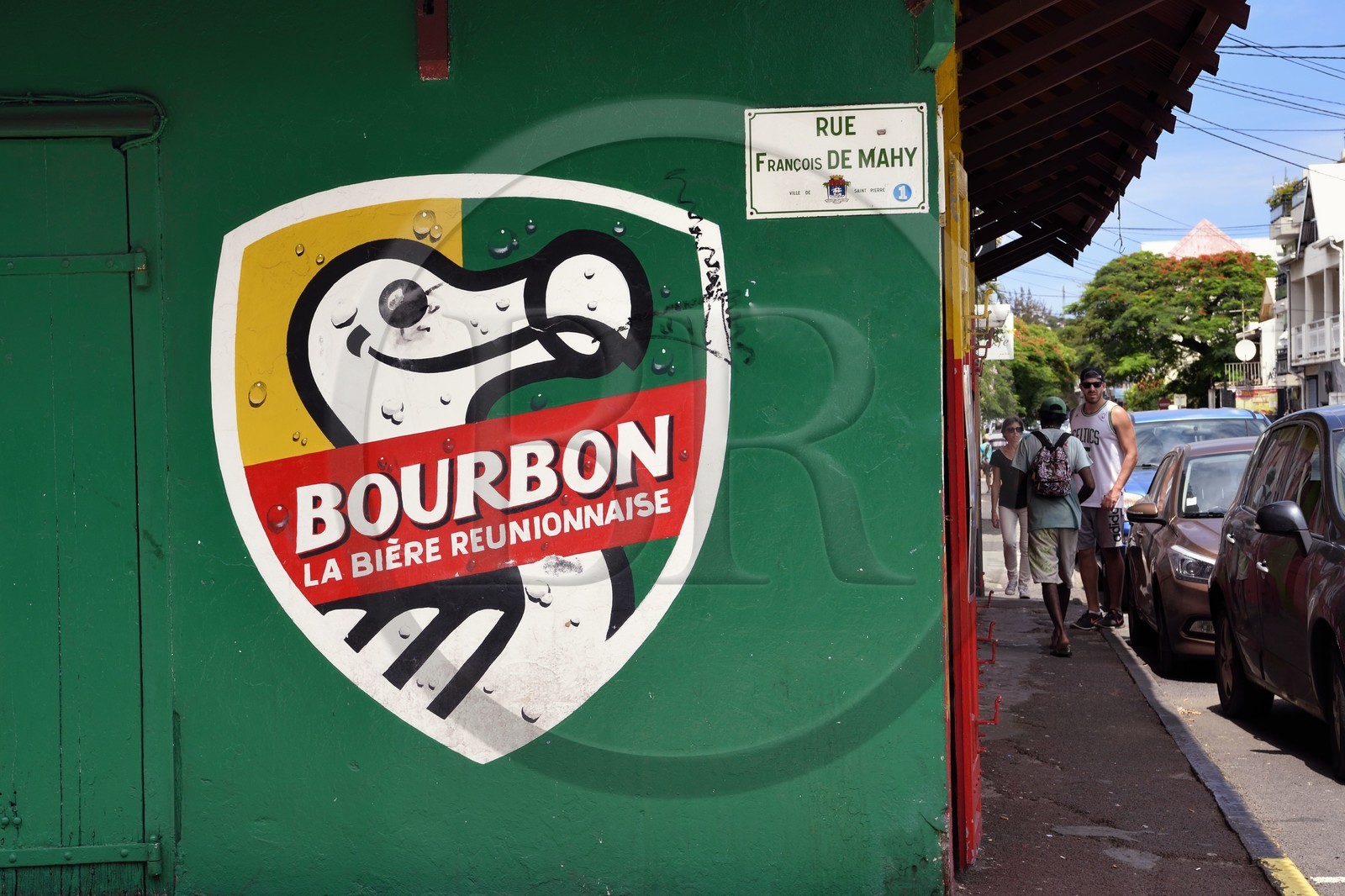 France, Ile de la Reunion, ville de Saint-Pierre, publicité pour la bière Bourbon appélée Dodo sur la facade de petit restaurant