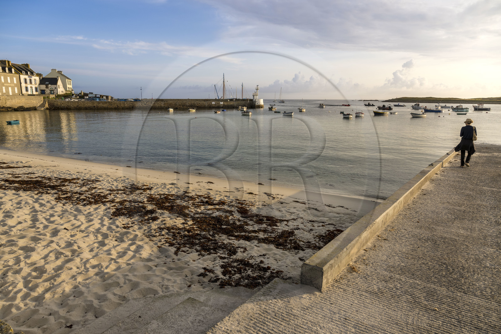 France, Finistère (29), Mer d'Iroise, Ile de Molène, la plage du port