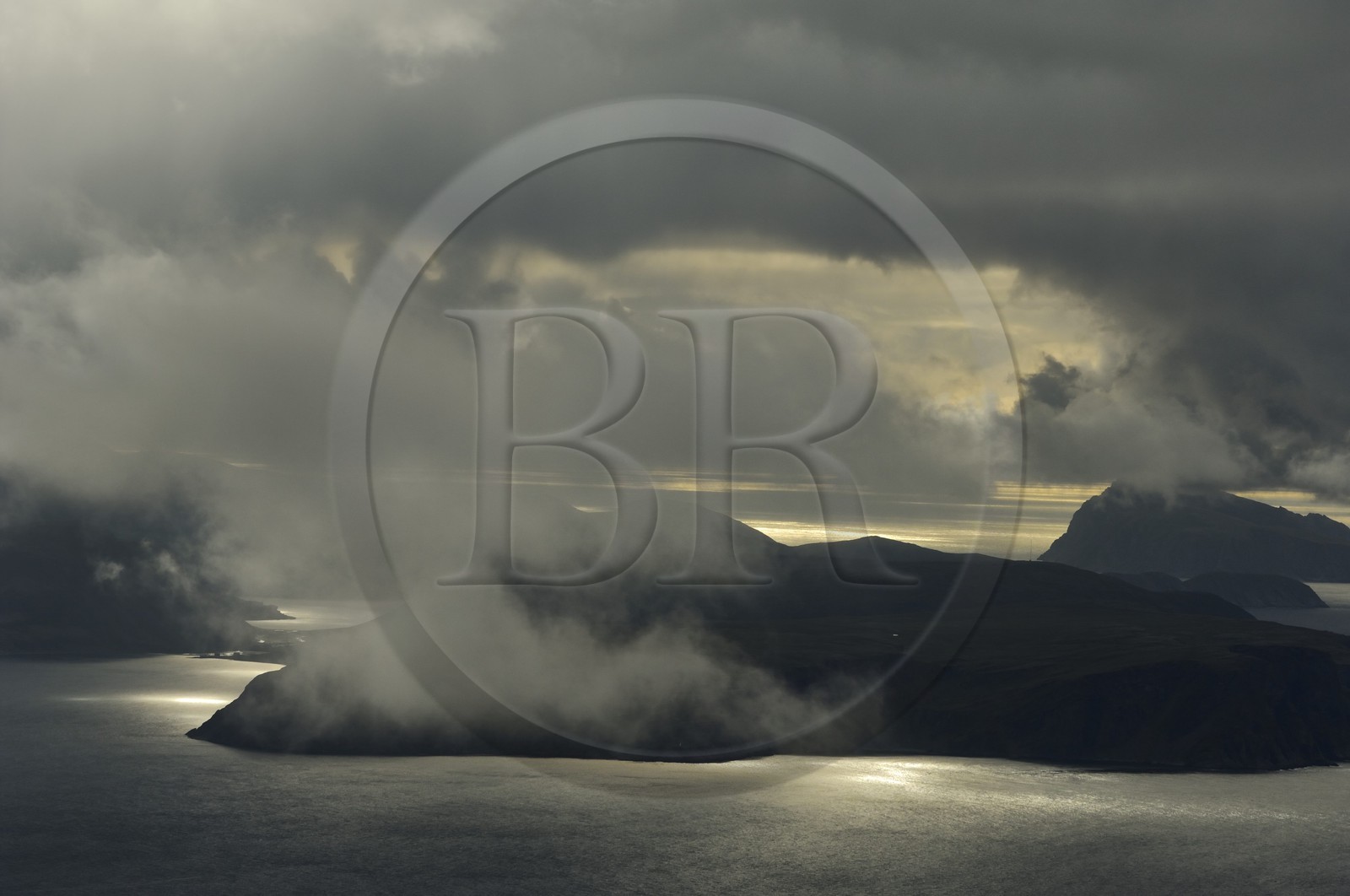 Norvège, Laponie, région du Finnmark, les Iles Soroya vers le Cap Nord (vue aérienne)