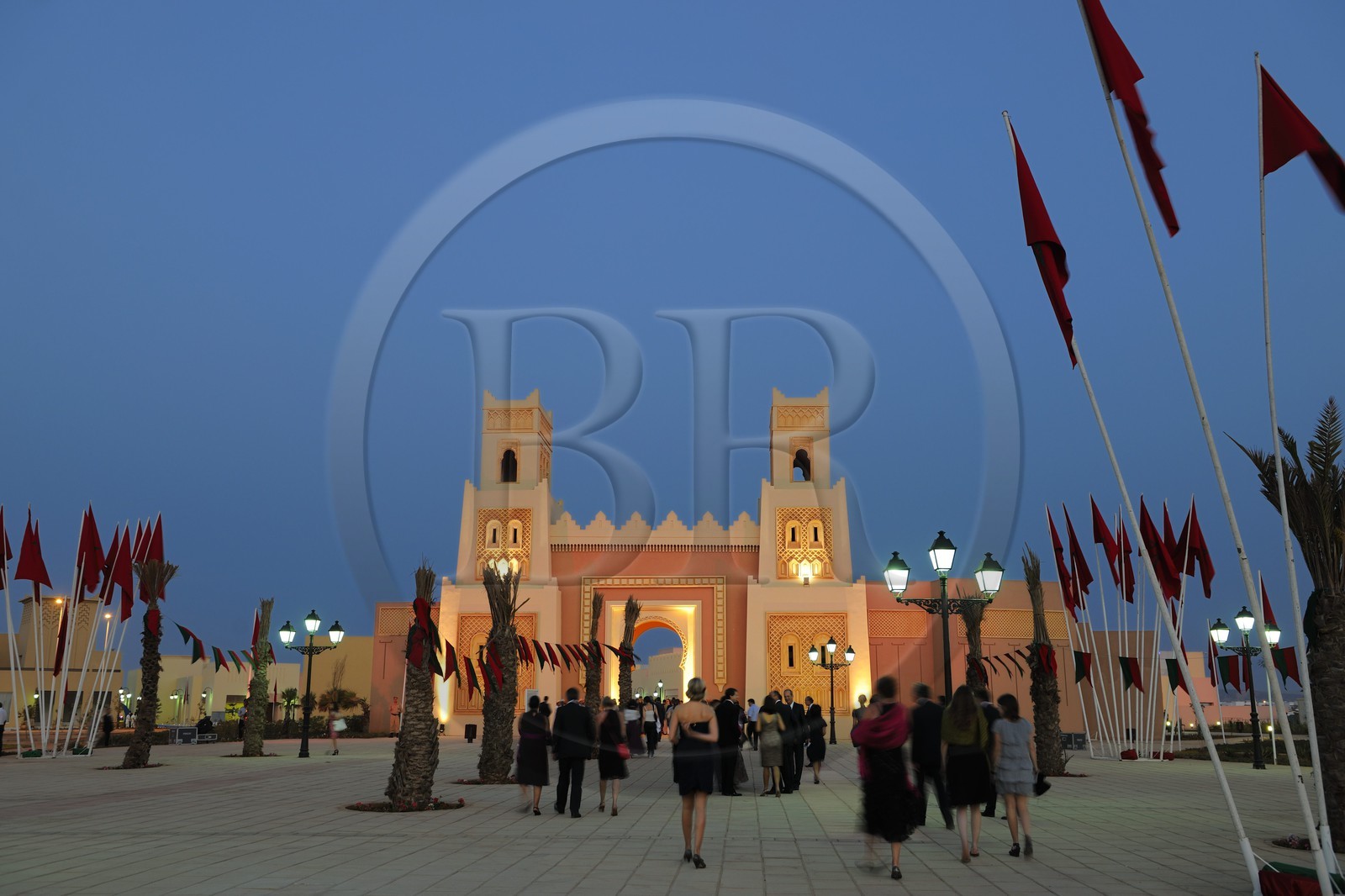 Maroc, région de l'Oriental, station balnéaire de Mediterrania Saïdia, porte de la Médina Saidia galerie marchande construite sous forme de médina marocaine