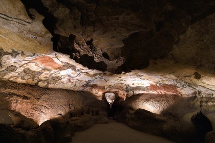 France, Dordogne (24), Périgord Noir, vallée de la Vezère, Montignac-sur-Vézère, Grotte de Lascaux II, reconstitution du site préhistorique et grotte ornée classés Patrimoine Mondial de l'UNESCO