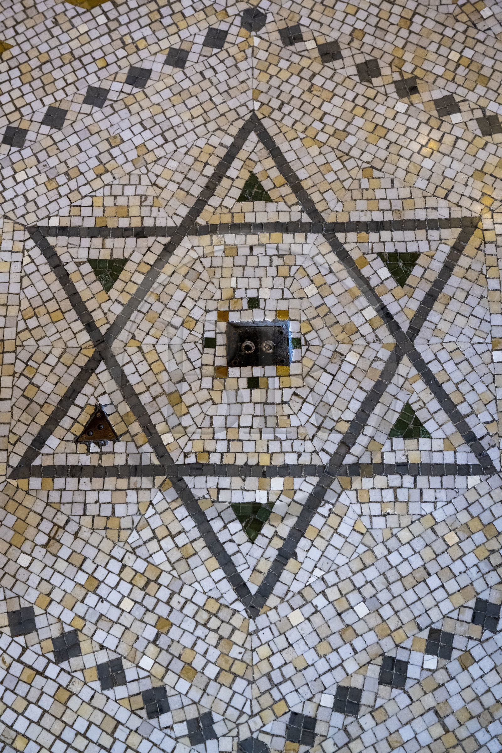 France, Alpes-Maritimes (06),  France, Alpes Maritimes (06), Beaulieu sur Mer, villa Kerylos de style neo-grec construite en 1908 par architecte Emmanuel Pontremoli, mosaique et prise électrique au sol très moderne pour le début du XXème siècle