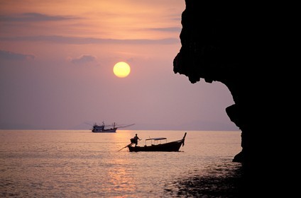 Thailand, Ko Phi Phi archipelago, Phi Phi Don Nui Bay island, sunset, vertiginous cliff