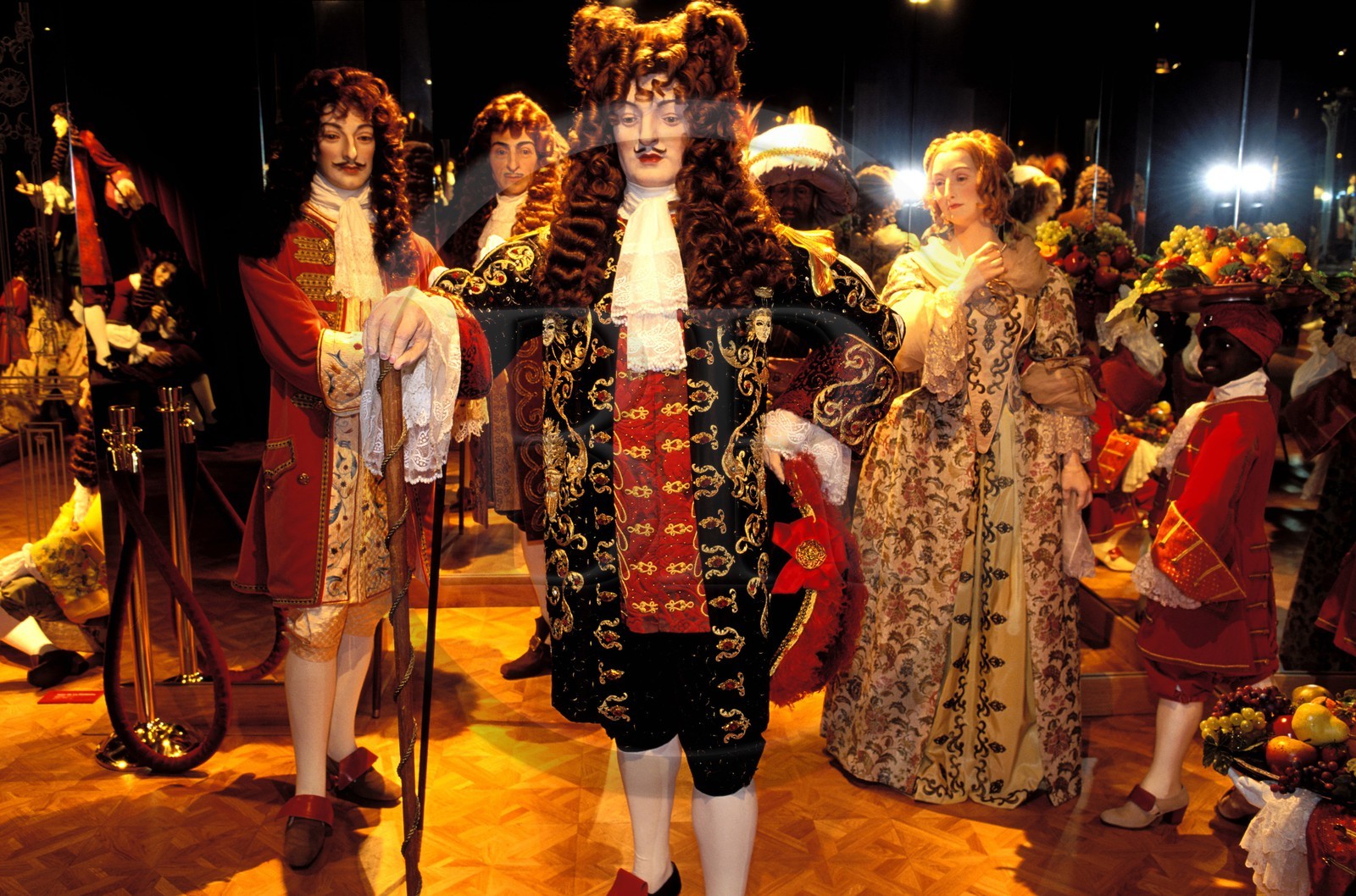 France, Paris (75), musée Grévin, scène historique, personnages en cire : Louis XIV et sa cour