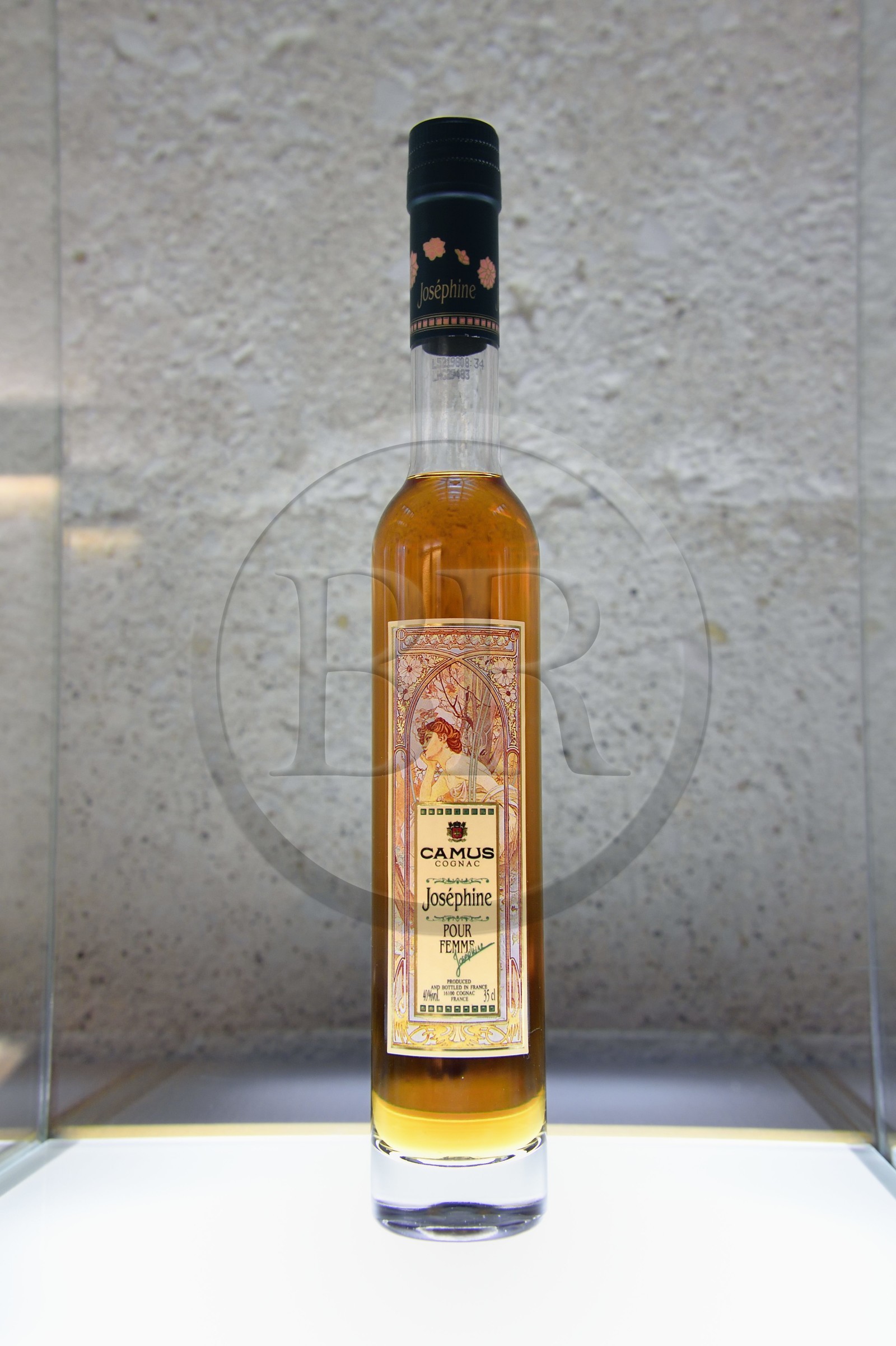 France, Charente (16), Cognac, Musée des Arts de Cognac, Josephine des Cognac Camus inspiré par l'Art Nouveau et destiné à une clientèle féminine