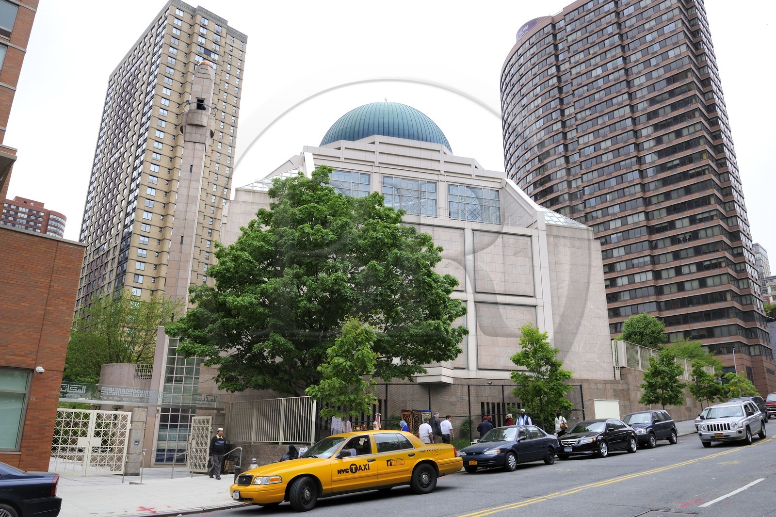 Etats-Unis, New York, Manhattan, Upper East side, la New York Mosque (Islamic Cultural Center) est le plus grand lieu de culte Musulman de la ville caractérisée par son style architectural moderne et son orientation en diagonale vers La Mecque, elle est située sur la 3ème Avenue entre la 96ème Rue et la 97ème Rue