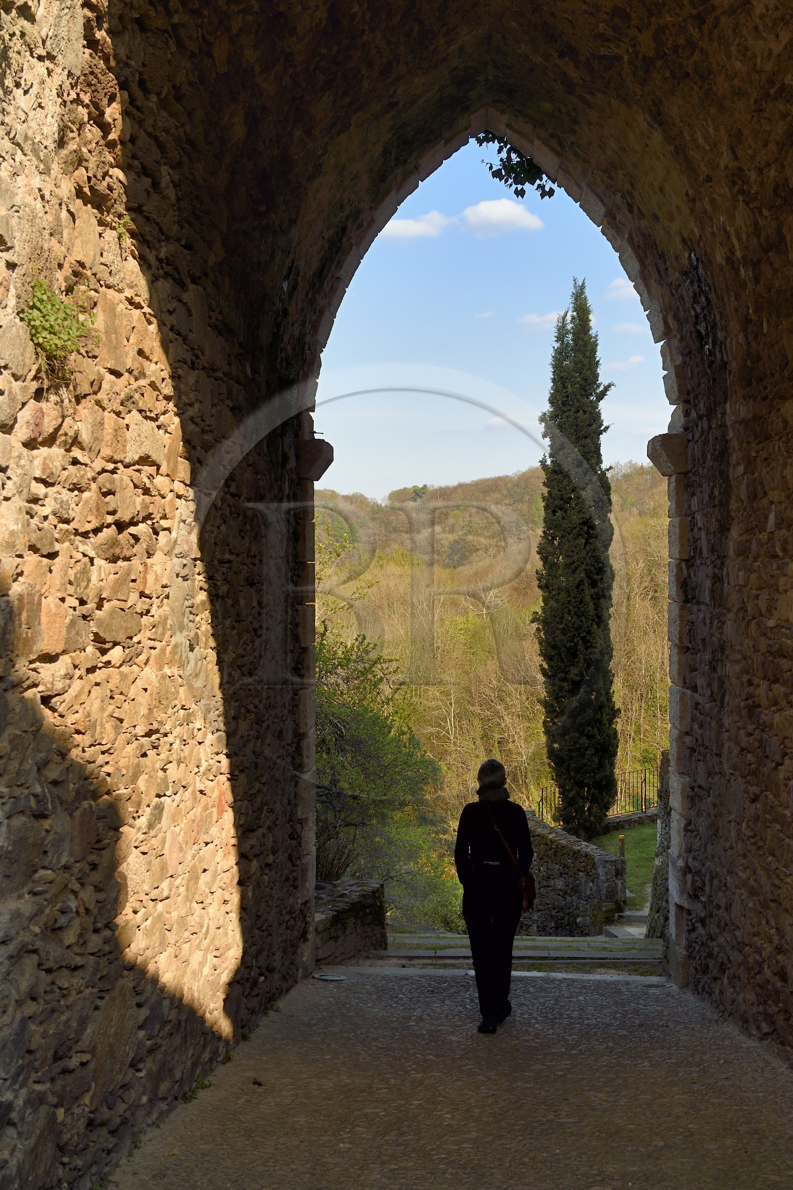 France, Dordogne (24), Périgord Vert, Nontron, le pont de pierre construit en 1854 sur lequel on passe pour aller de la grand'rue au quartier du fort