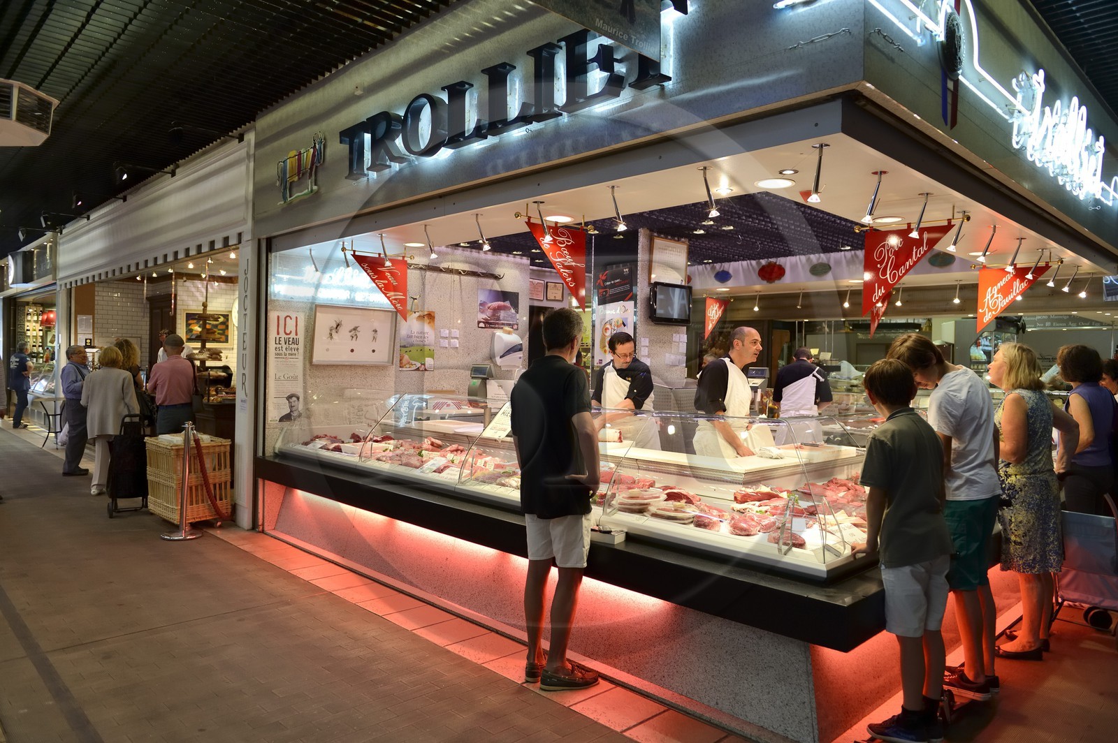 France, Rhône (69), Lyon, cours Lafayette, les Halles Paul Bocuse, Boucherie Trolliet aussi meilleur ouvrier de France